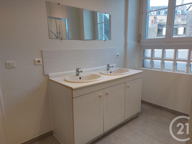 Appartement &agrave; louer - 3 pi&egrave;ces - 96,10 m2 - Fougeres - 35 - BRETAGNE