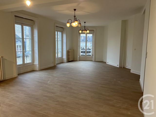 Appartement &agrave; louer - 3 pi&egrave;ces - 96,10 m2 - Fougeres - 35 - BRETAGNE