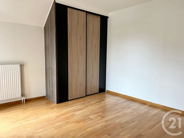 Appartement Duplex &agrave; louer - 4 pi&egrave;ces - 80,81 m2 - Fougeres - 35 - BRETAGNE