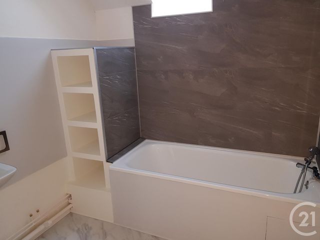 Appartement Duplex &agrave; louer - 4 pi&egrave;ces - 80,81 m2 - Fougeres - 35 - BRETAGNE