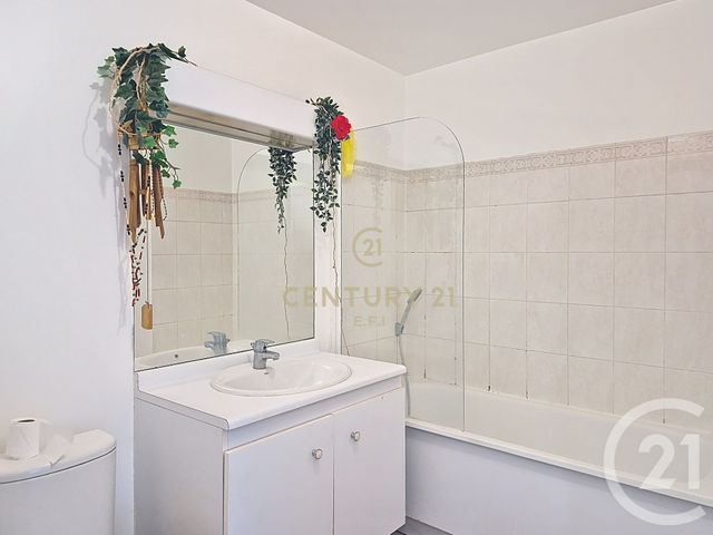 Appartement Studio &agrave; louer - 1 pi&egrave;ce - 27,84 m2 - Noisy Le Grand - 93 - ILE-DE-FRANCE