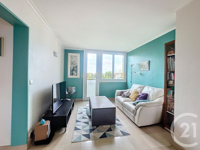 Appartement F5 à vendre - 5 pièces - 74,63 m2 - Noisy Le Grand - 93 - ILE-DE-FRANCE