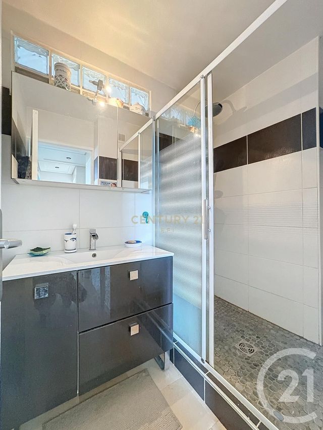 Appartement F5 à vendre - 5 pièces - 74,63 m2 - Noisy Le Grand - 93 - ILE-DE-FRANCE