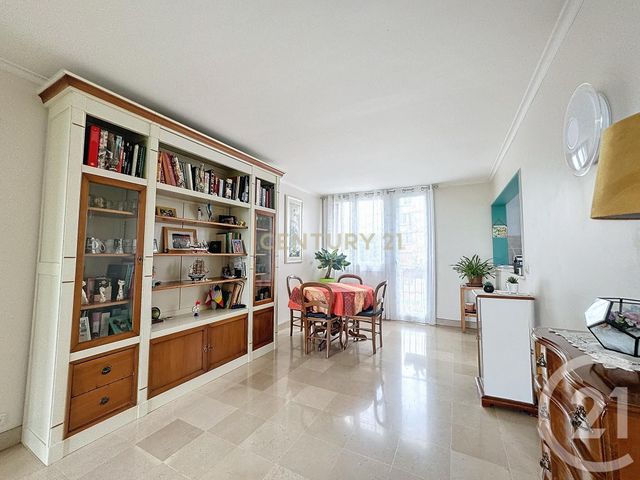 Appartement F5 à vendre - 5 pièces - 74,63 m2 - Noisy Le Grand - 93 - ILE-DE-FRANCE