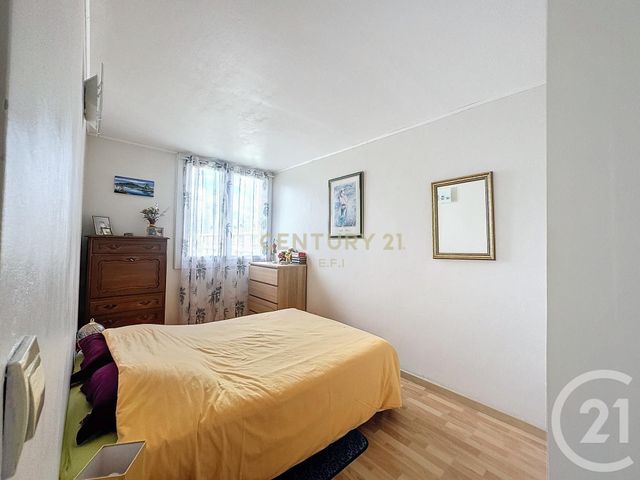 Appartement F5 à vendre - 5 pièces - 74,63 m2 - Noisy Le Grand - 93 - ILE-DE-FRANCE