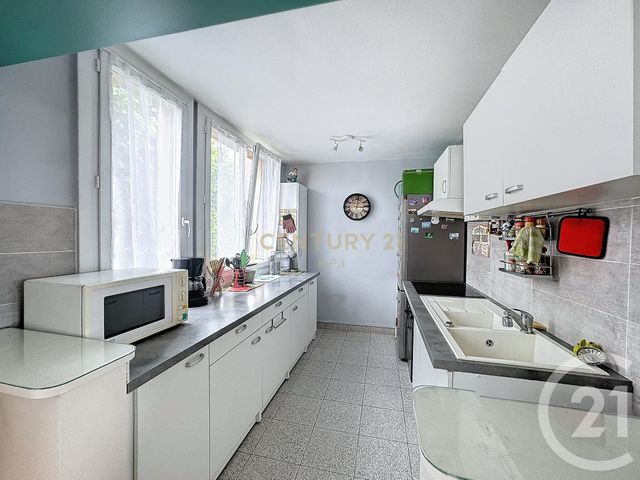 Appartement F5 à vendre - 5 pièces - 74,63 m2 - Noisy Le Grand - 93 - ILE-DE-FRANCE