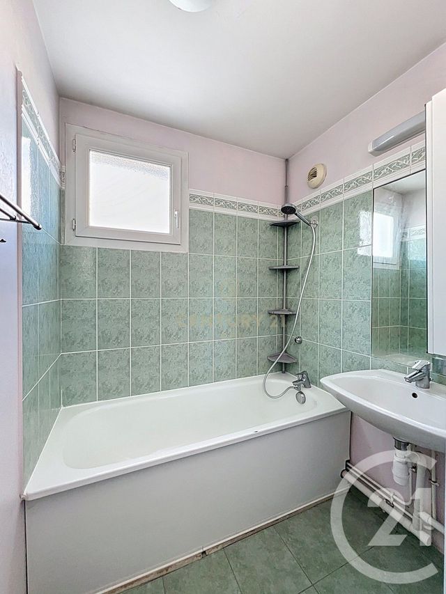 Appartement F3 à vendre - 3 pièces - 63 m2 - Noisy Le Grand - 93 - ILE-DE-FRANCE