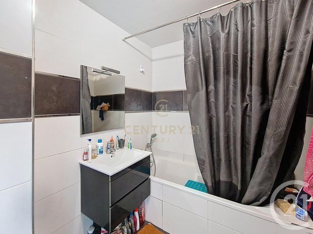 Appartement F3 à vendre - 3 pièces - 55,66 m2 - Noisy Le Grand - 93 - ILE-DE-FRANCE