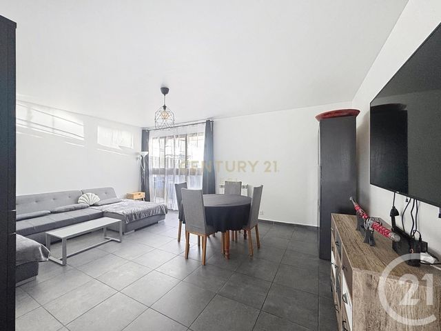 Appartement F4 à vendre - 4 pièces - 83,02 m2 - Noisy Le Grand - 93 - ILE-DE-FRANCE
