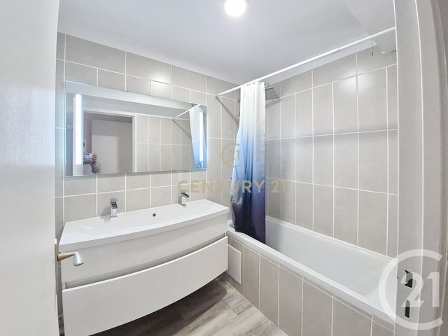 Appartement F4 &agrave; louer - 4 pi&egrave;ces - 90,12 m2 - Noisy Le Grand - 93 - ILE-DE-FRANCE