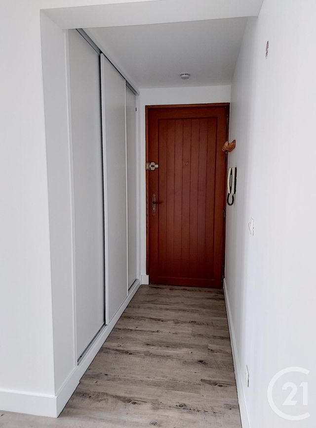 Appartement Studio &agrave; louer - 1 pi&egrave;ce - 27,35 m2 - Noisy Le Grand - 93 - ILE-DE-FRANCE