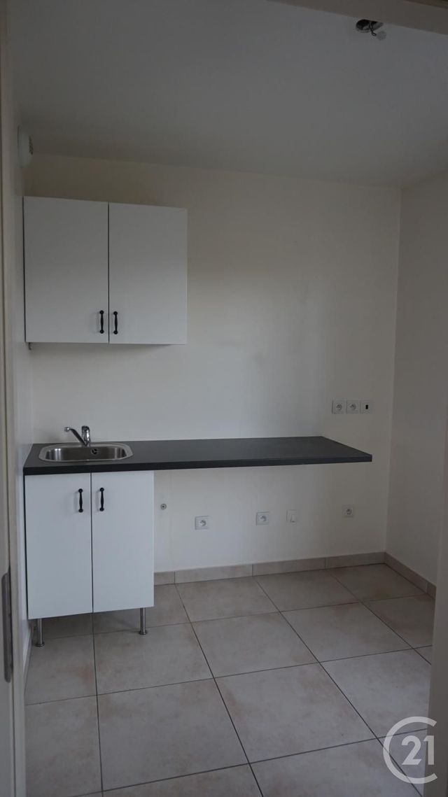Appartement F3 &agrave; louer - 3 pi&egrave;ces - 57,33 m2 - Noisy Le Grand - 93 - ILE-DE-FRANCE