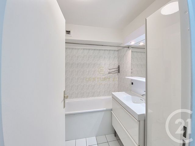 Appartement Studio &agrave; louer - 1 pi&egrave;ce - 25,92 m2 - Noisy Le Grand - 93 - ILE-DE-FRANCE