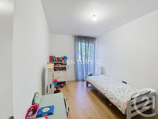 Appartement F4 &agrave; louer - 4 pi&egrave;ces - 85,78 m2 - Noisy Le Grand - 93 - ILE-DE-FRANCE
