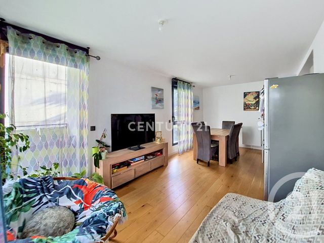 Appartement F4 &agrave; louer - 4 pi&egrave;ces - 85,78 m2 - Noisy Le Grand - 93 - ILE-DE-FRANCE