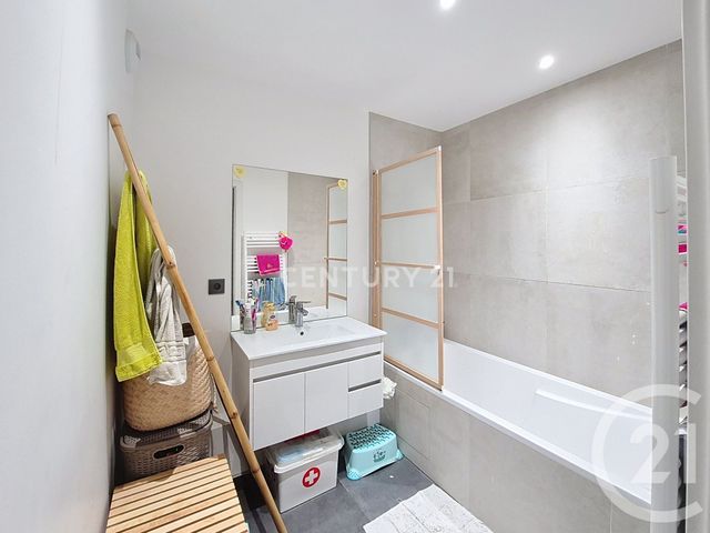 Appartement F4 &agrave; louer - 4 pi&egrave;ces - 85,78 m2 - Noisy Le Grand - 93 - ILE-DE-FRANCE