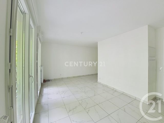 Appartement Studio &agrave; louer - 1 pi&egrave;ce - 30 m2 - Noisy Le Grand - 93 - ILE-DE-FRANCE