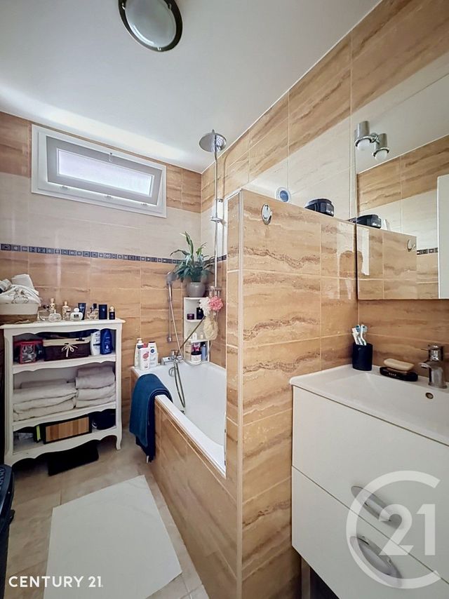 Appartement F3 &agrave; vendre - 3 pi&egrave;ces - 66,44 m2 - Noisy Le Grand - 93 - ILE-DE-FRANCE
