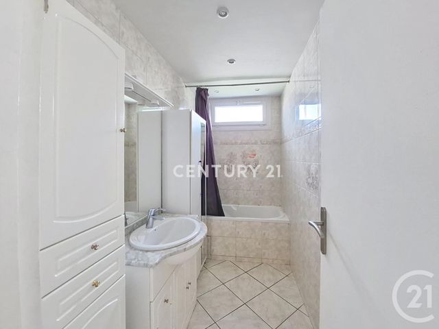 Appartement F3 &agrave; louer - 3 pi&egrave;ces - 67,39 m2 - Noisy Le Grand - 93 - ILE-DE-FRANCE