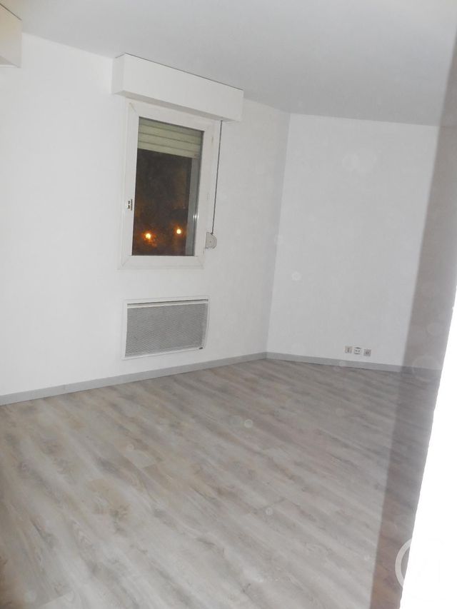 Appartement Studio &agrave; louer - 1 pi&egrave;ce - 30,29 m2 - Noisy Le Grand - 93 - ILE-DE-FRANCE