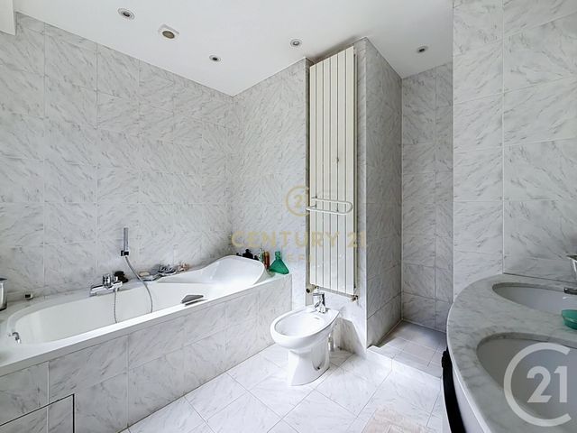 Maison &agrave; vendre - 8 pi&egrave;ces - 241,42 m2 - Noisy Le Grand - 93 - ILE-DE-FRANCE