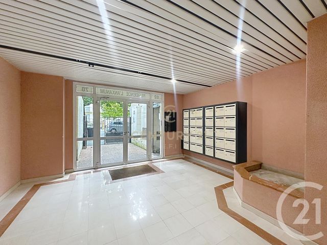 Appartement F2 &agrave; louer - 2 pi&egrave;ces - 40 m2 - Noisy Le Grand - 93 - ILE-DE-FRANCE