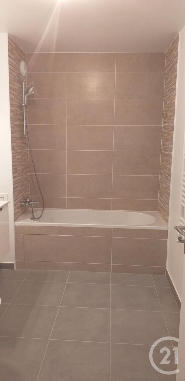 Appartement F2 &agrave; louer - 2 pi&egrave;ces - 45,32 m2 - Noisy Le Grand - 93 - ILE-DE-FRANCE