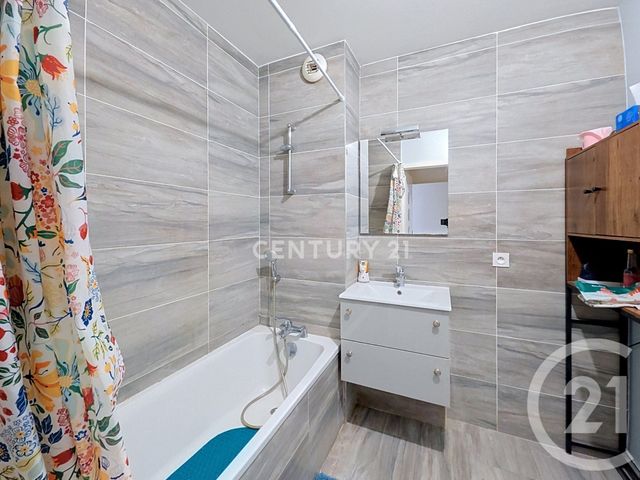 Appartement F3 &agrave; vendre - 3 pi&egrave;ces - 57,32 m2 - Noisy Le Grand - 93 - ILE-DE-FRANCE