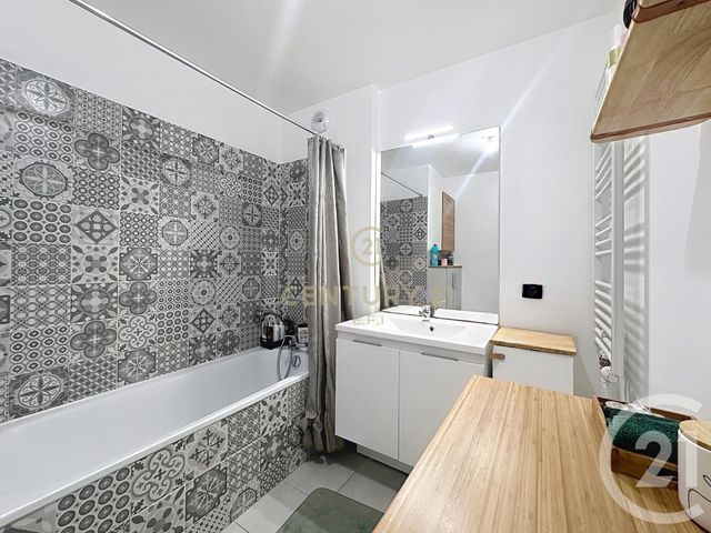 Appartement F4 &agrave; vendre - 4 pi&egrave;ces - 76,74 m2 - Neuilly Sur Marne - 93 - ILE-DE-FRANCE