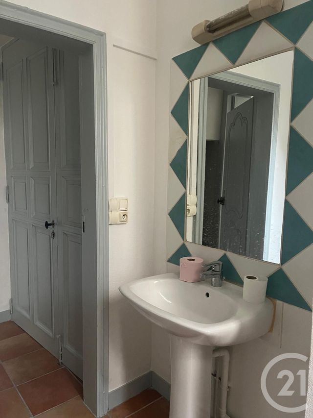 Appartement F2 &agrave; louer - 2 pi&egrave;ces - 43 m2 - Sommieres - 30 - LANGUEDOC-ROUSSILLON