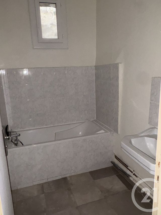 Appartement F2 &agrave; louer - 2 pi&egrave;ces - 59,60 m2 - Sommieres - 30 - LANGUEDOC-ROUSSILLON