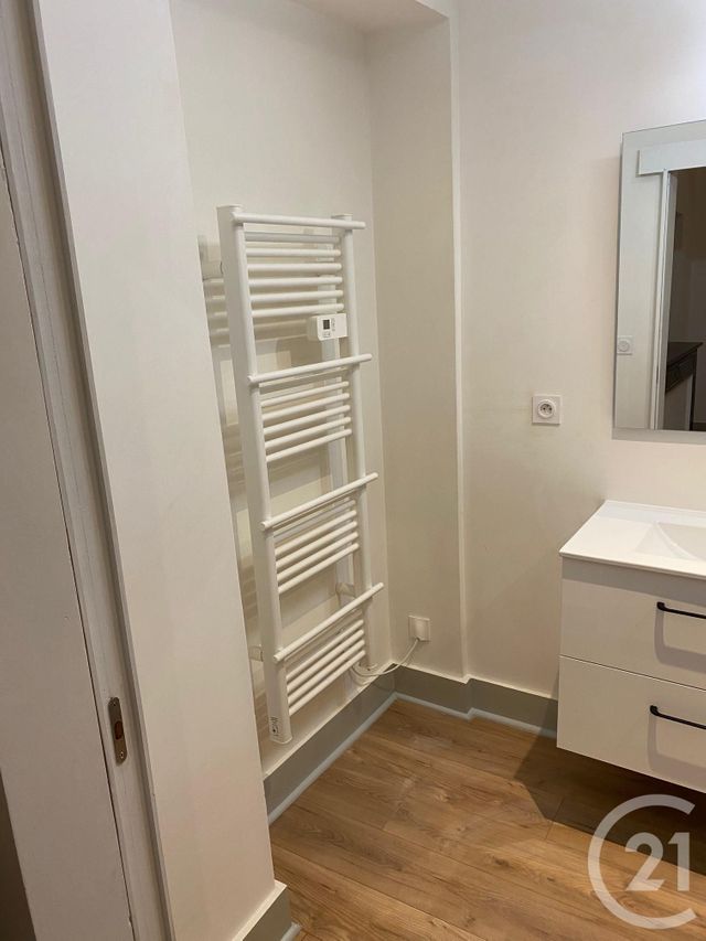 Appartement F2 à louer - 2 pièces - 49,60 m2 - Sommieres - 30 - LANGUEDOC-ROUSSILLON