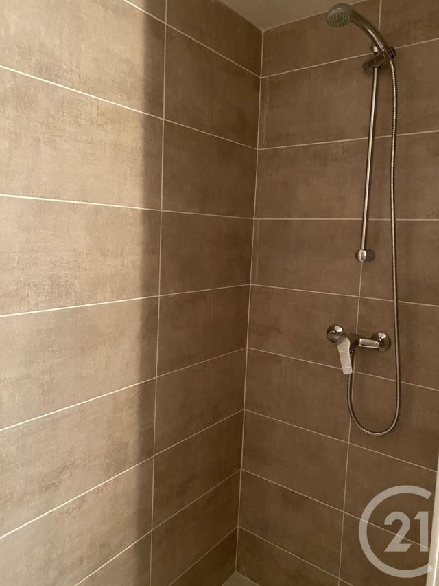 Appartement T4 &agrave; louer - 4 pi&egrave;ces - 86,60 m2 - Sommieres - 30 - LANGUEDOC-ROUSSILLON