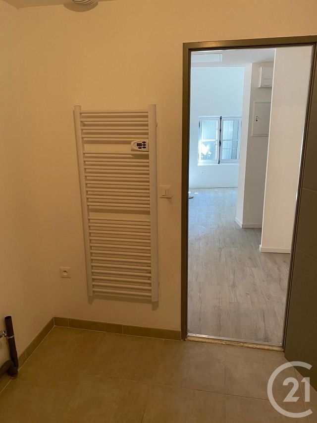 Appartement T4 &agrave; louer - 4 pi&egrave;ces - 86,60 m2 - Sommieres - 30 - LANGUEDOC-ROUSSILLON