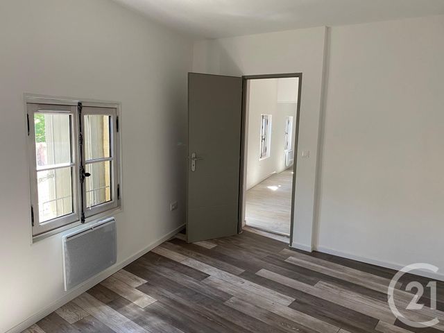 Appartement T4 &agrave; louer - 4 pi&egrave;ces - 86,60 m2 - Sommieres - 30 - LANGUEDOC-ROUSSILLON
