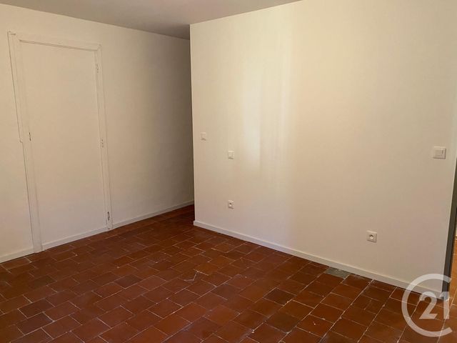 Appartement T4 &agrave; louer - 4 pi&egrave;ces - 86,60 m2 - Sommieres - 30 - LANGUEDOC-ROUSSILLON
