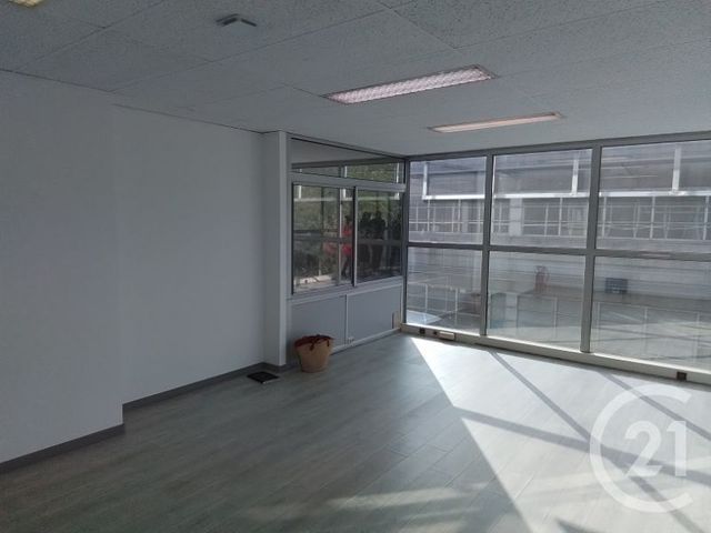 Appartement Local &agrave; louer - 1 pi&egrave;ce - 30 m2 - Nimes - 30 - LANGUEDOC-ROUSSILLON