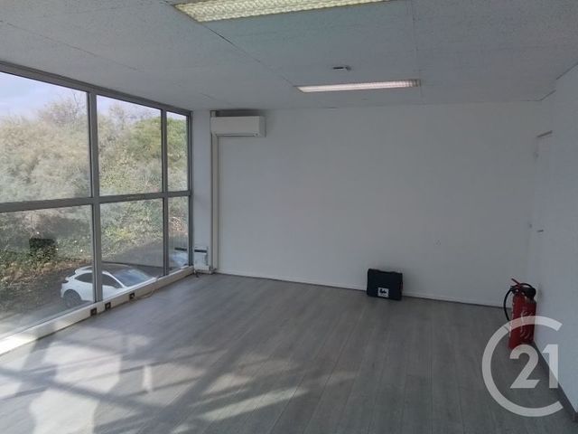 Appartement Local &agrave; louer - 1 pi&egrave;ce - 30 m2 - Nimes - 30 - LANGUEDOC-ROUSSILLON