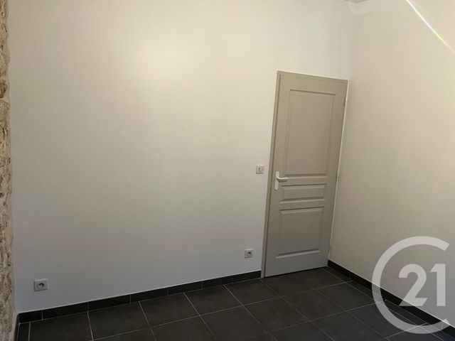 Appartement F3 &agrave; louer - 3 pi&egrave;ces - 72,15 m2 - Sommieres - 30 - LANGUEDOC-ROUSSILLON