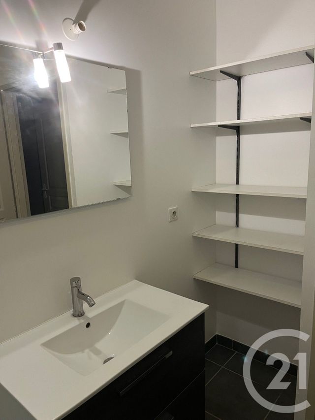 Appartement F3 &agrave; louer - 3 pi&egrave;ces - 72,15 m2 - Sommieres - 30 - LANGUEDOC-ROUSSILLON