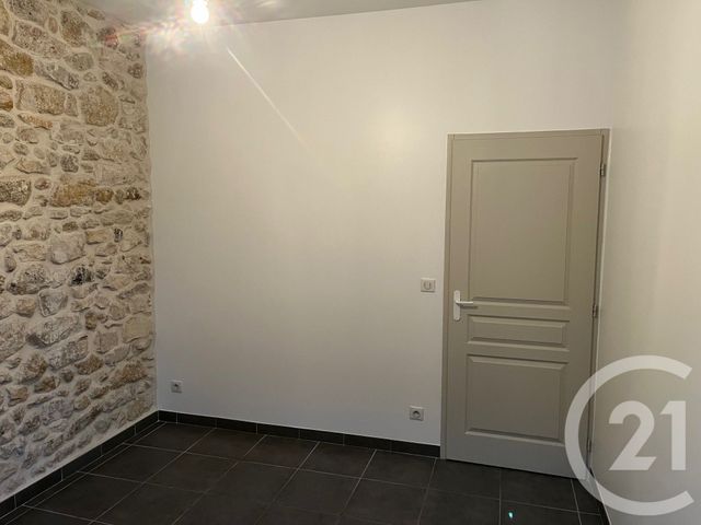 Appartement F3 &agrave; louer - 3 pi&egrave;ces - 72,15 m2 - Sommieres - 30 - LANGUEDOC-ROUSSILLON