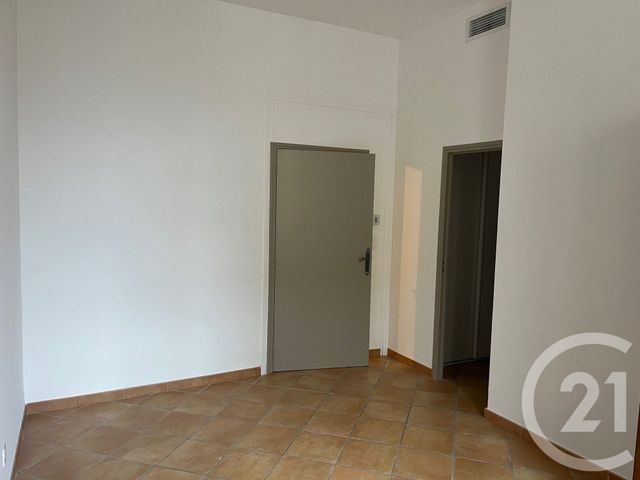 Appartement F3 &agrave; louer - 3 pi&egrave;ces - 136,80 m2 - Sommieres - 30 - LANGUEDOC-ROUSSILLON