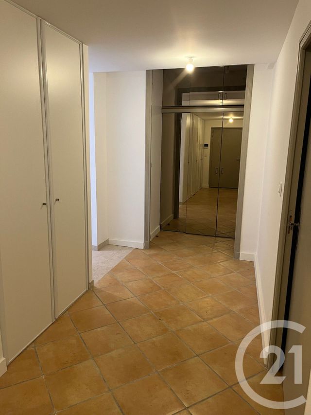 Appartement F3 &agrave; louer - 3 pi&egrave;ces - 136,80 m2 - Sommieres - 30 - LANGUEDOC-ROUSSILLON