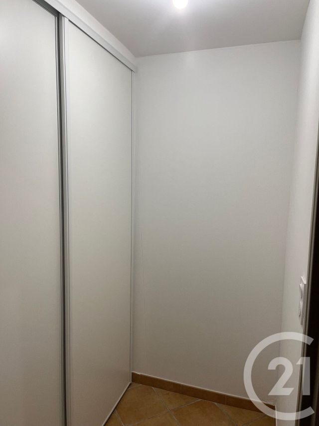 Appartement F3 &agrave; louer - 3 pi&egrave;ces - 136,80 m2 - Sommieres - 30 - LANGUEDOC-ROUSSILLON