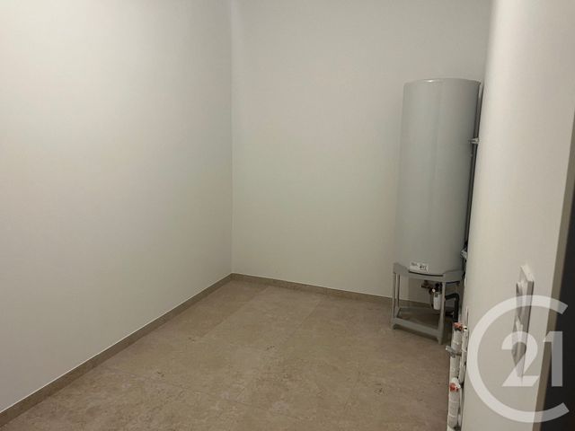 Appartement F3 &agrave; louer - 3 pi&egrave;ces - 136,80 m2 - Sommieres - 30 - LANGUEDOC-ROUSSILLON