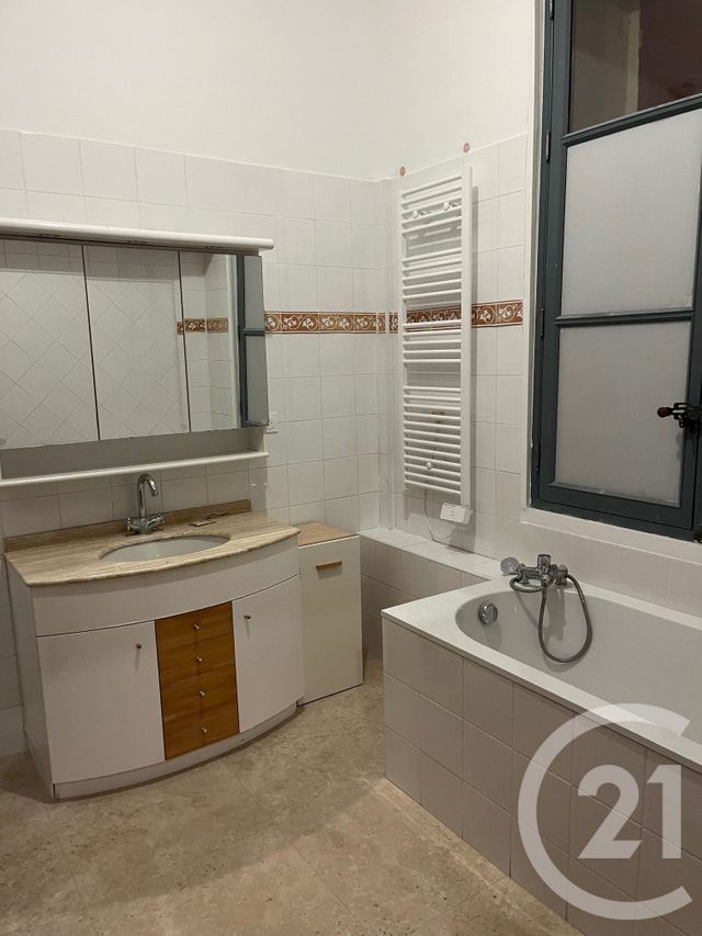 Appartement F3 &agrave; louer - 3 pi&egrave;ces - 136,80 m2 - Sommieres - 30 - LANGUEDOC-ROUSSILLON