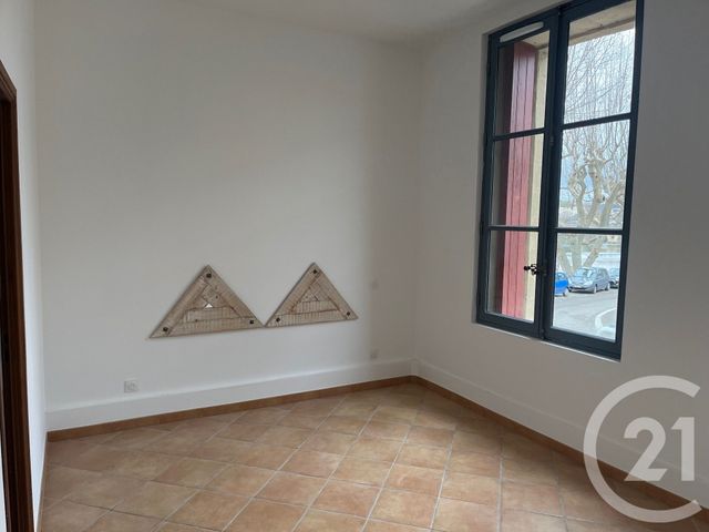 Appartement F3 &agrave; louer - 3 pi&egrave;ces - 136,80 m2 - Sommieres - 30 - LANGUEDOC-ROUSSILLON