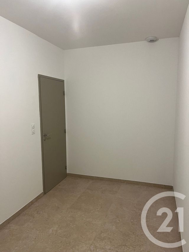 Appartement F3 &agrave; louer - 3 pi&egrave;ces - 136,80 m2 - Sommieres - 30 - LANGUEDOC-ROUSSILLON