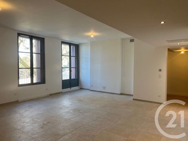 Appartement F3 &agrave; louer - 3 pi&egrave;ces - 136,80 m2 - Sommieres - 30 - LANGUEDOC-ROUSSILLON