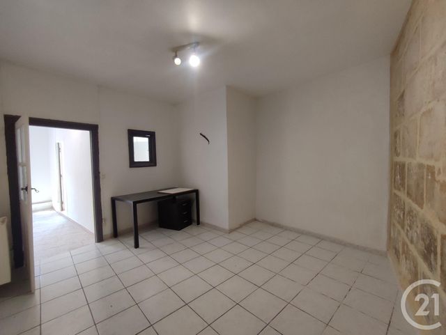 Appartement F3 &agrave; louer - 3 pi&egrave;ces - 43,29 m2 - Sommieres - 30 - LANGUEDOC-ROUSSILLON